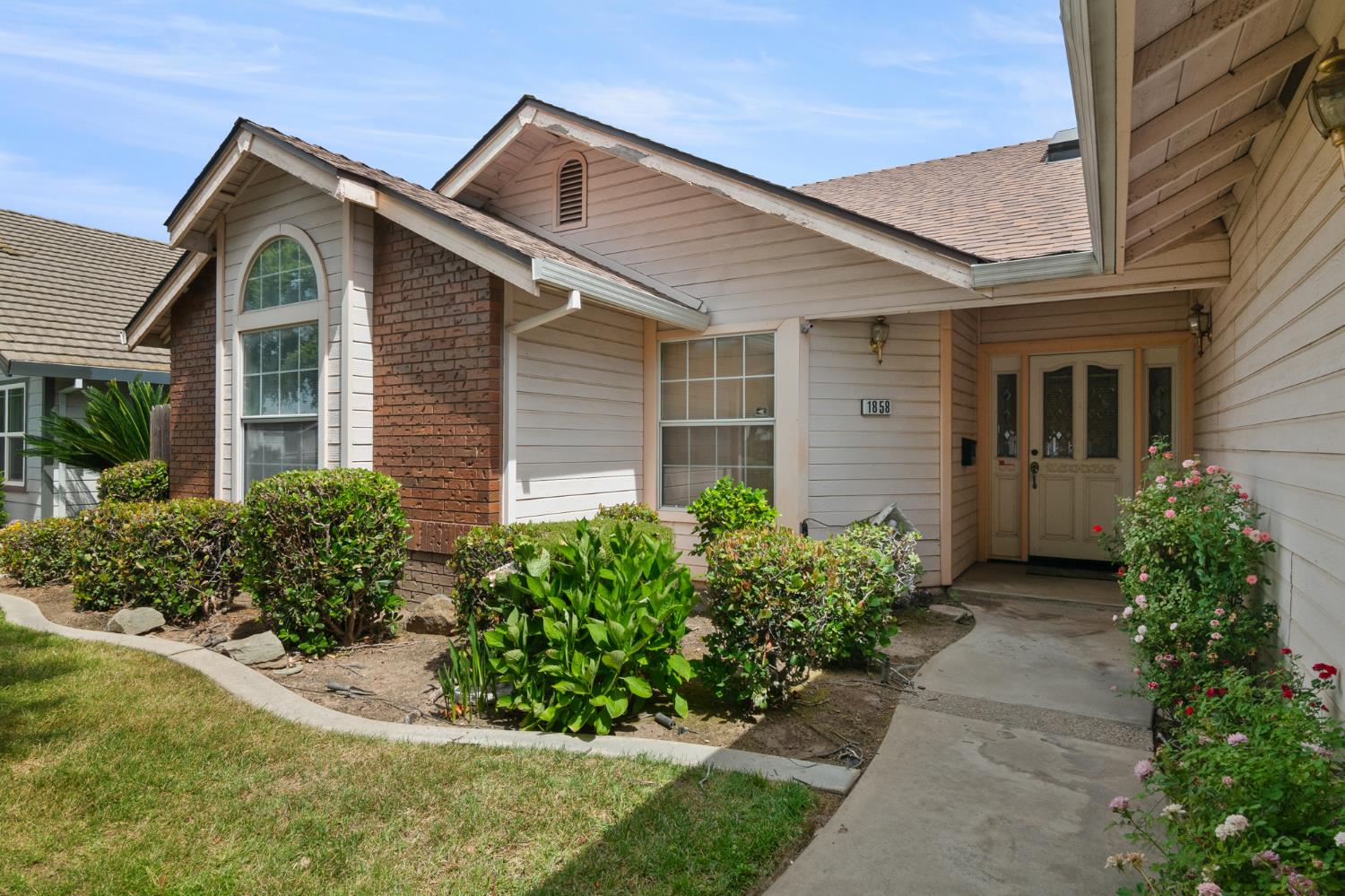 1858 Pontiac St, Oakdale, CA 95361