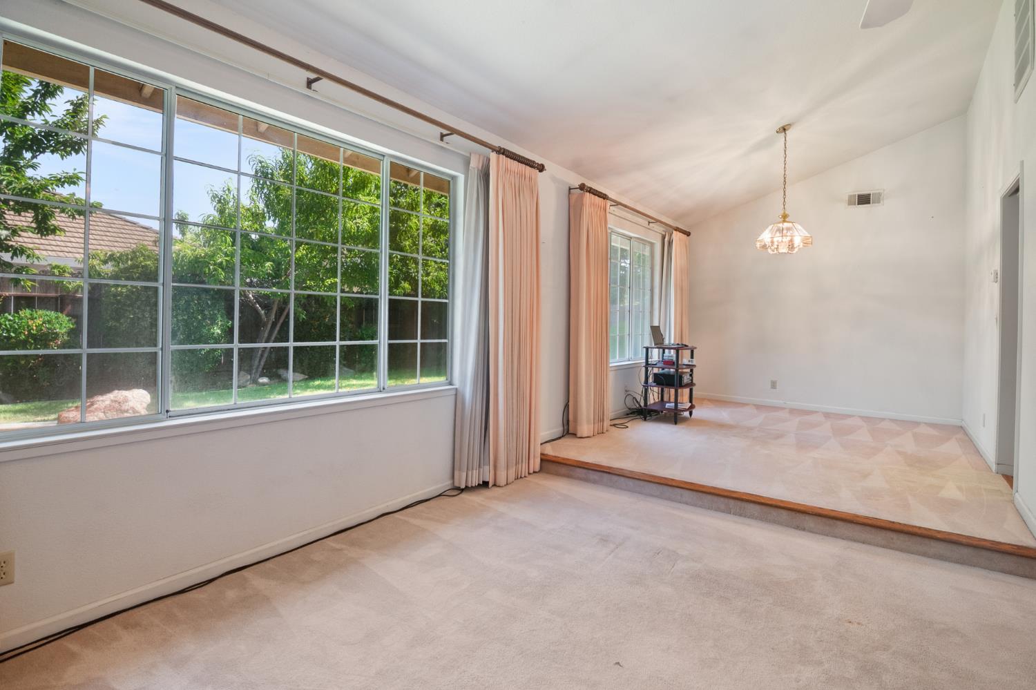 1858 Pontiac St, Oakdale, CA 95361