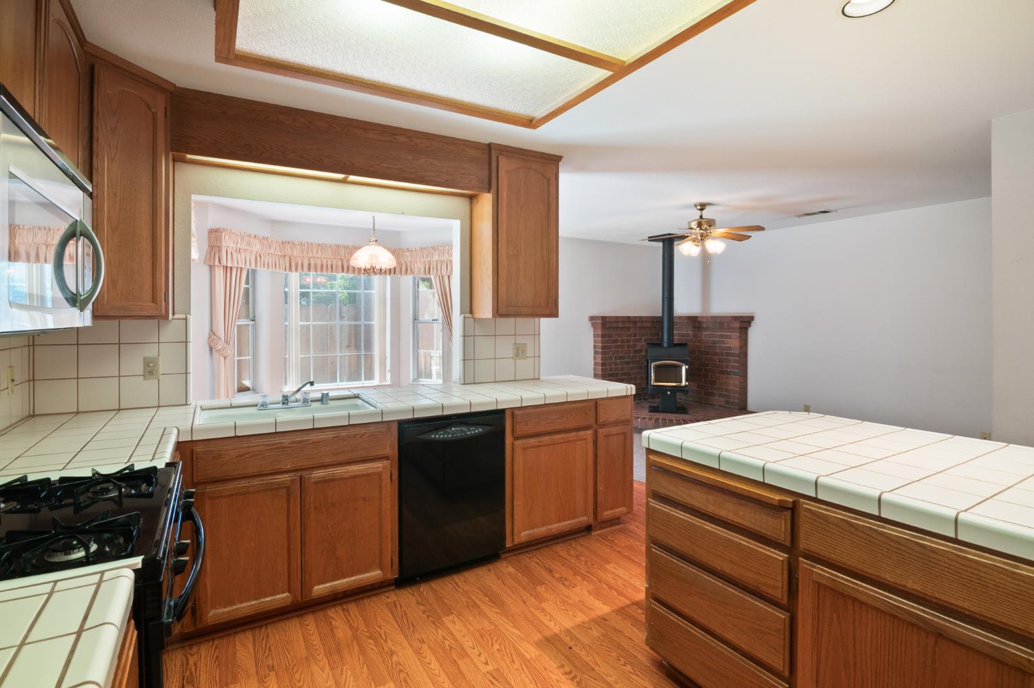 1858 Pontiac St, Oakdale, CA 95361