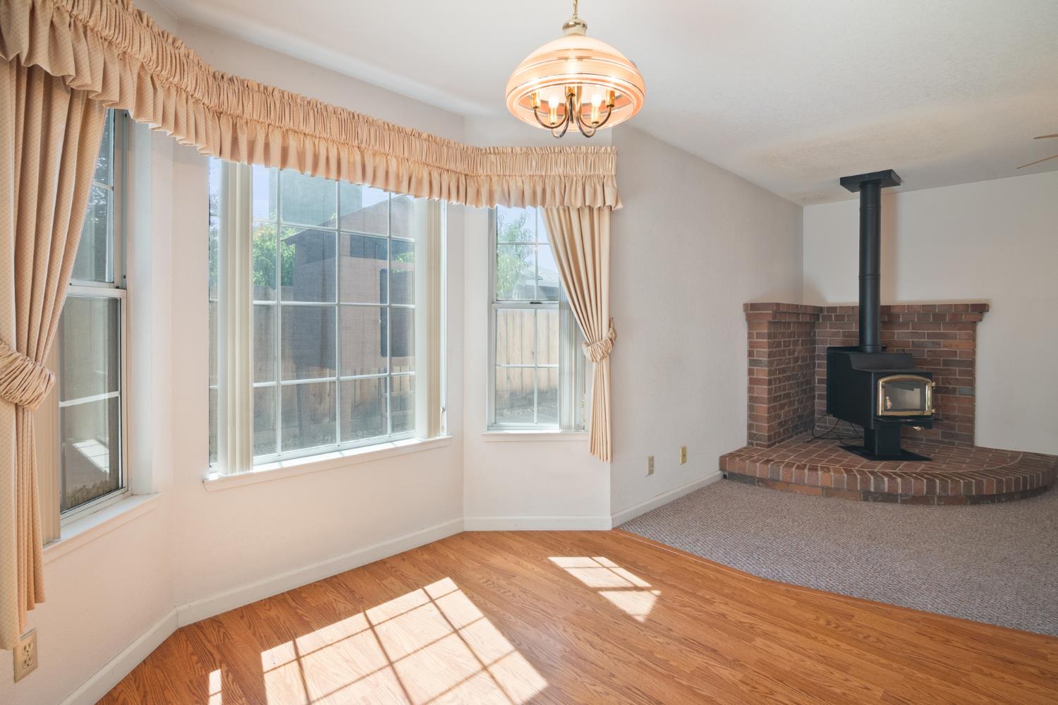1858 Pontiac St, Oakdale, CA 95361