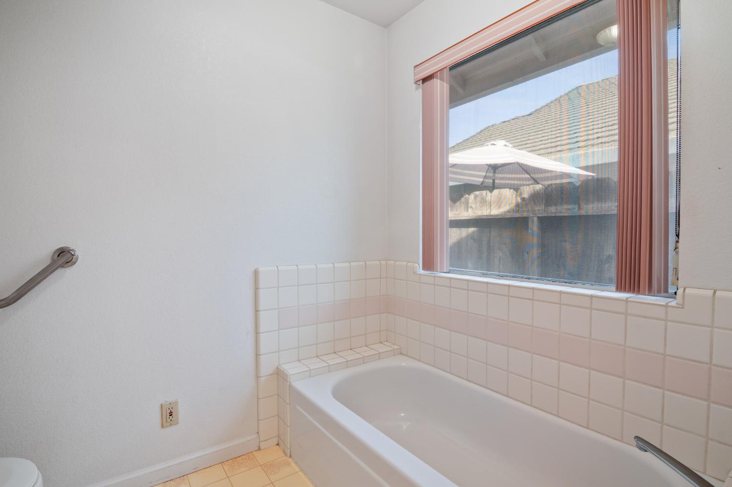 1858 Pontiac St, Oakdale, CA 95361