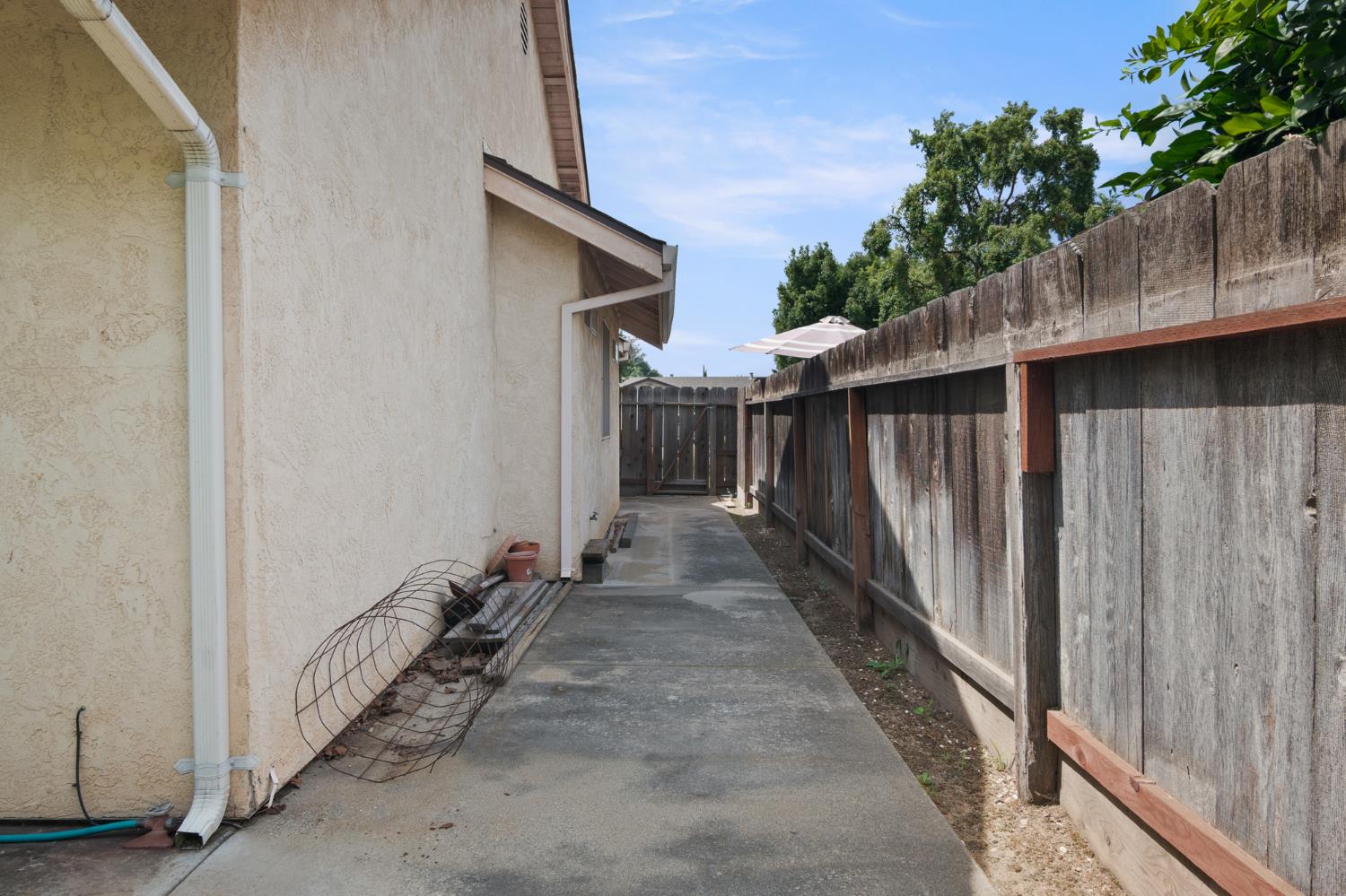 1858 Pontiac St, Oakdale, CA 95361