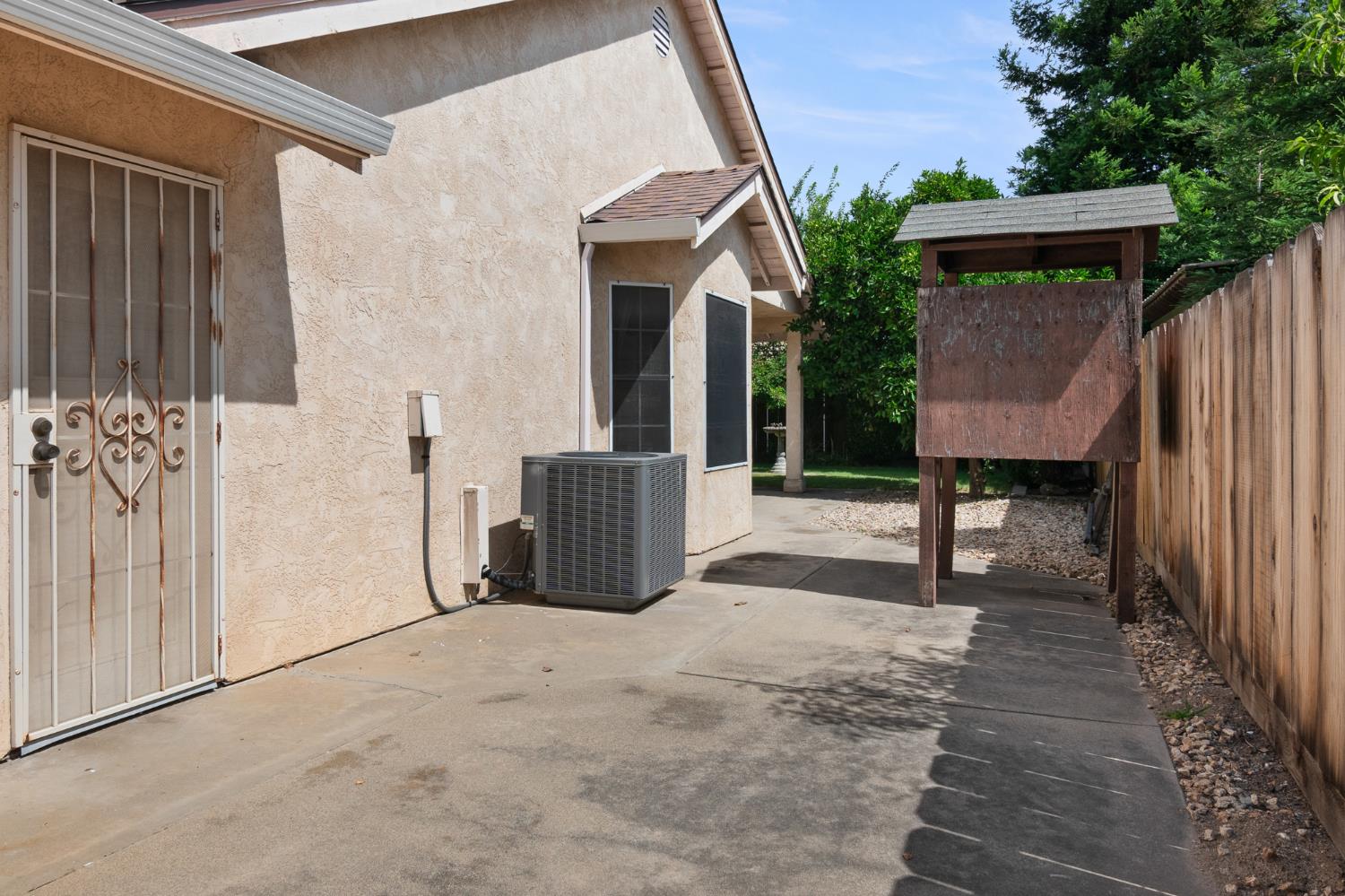 1858 Pontiac St, Oakdale, CA 95361