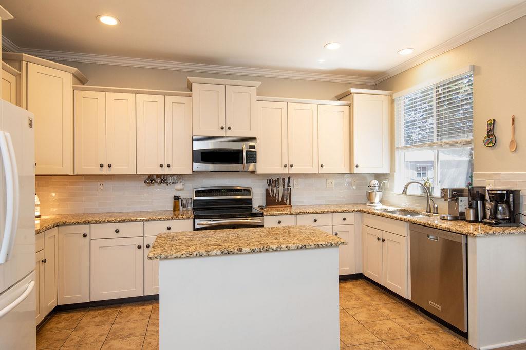 5414 Leandra Ct, Keyes, CA 95328