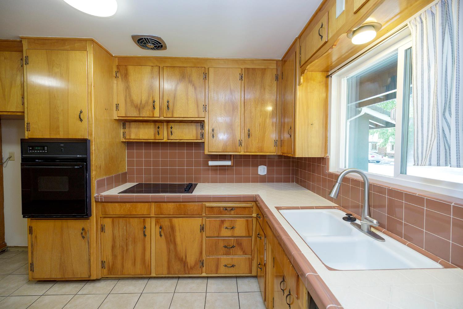 1618 Silkwood Dr, Modesto, CA 95350