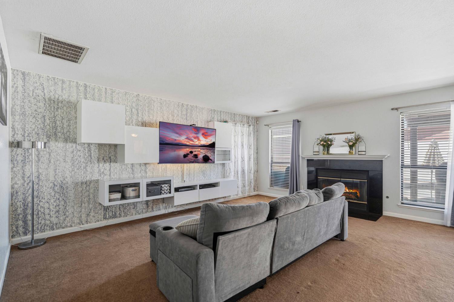 1721 Woodcrest Way, Modesto, CA 95355