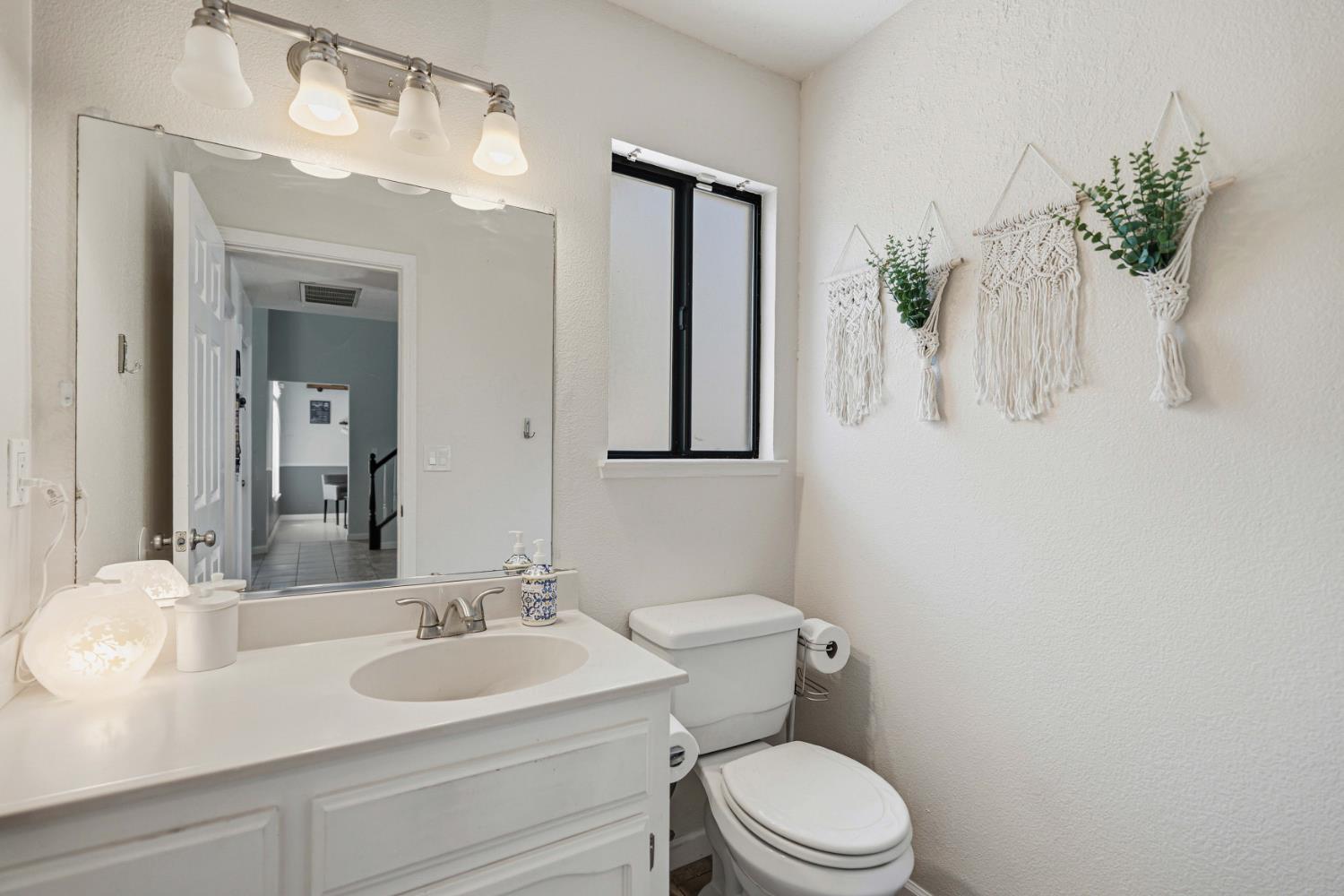 1721 Woodcrest Way, Modesto, CA 95355