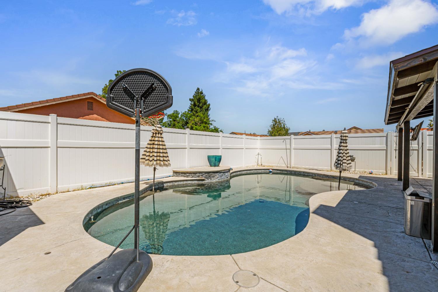 1721 Woodcrest Way, Modesto, CA 95355