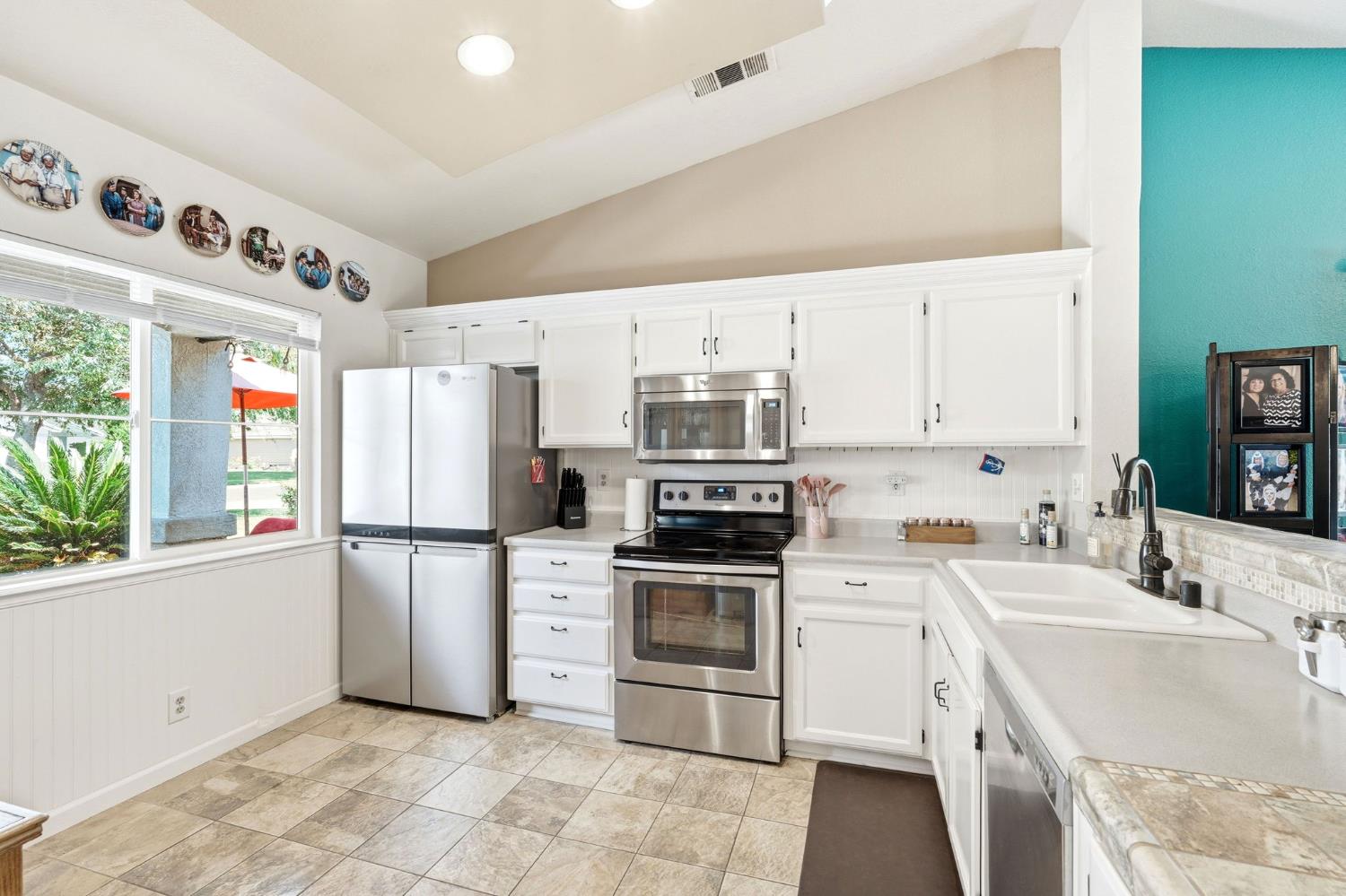 3720 Laurenburg Ave, Modesto, CA 95357