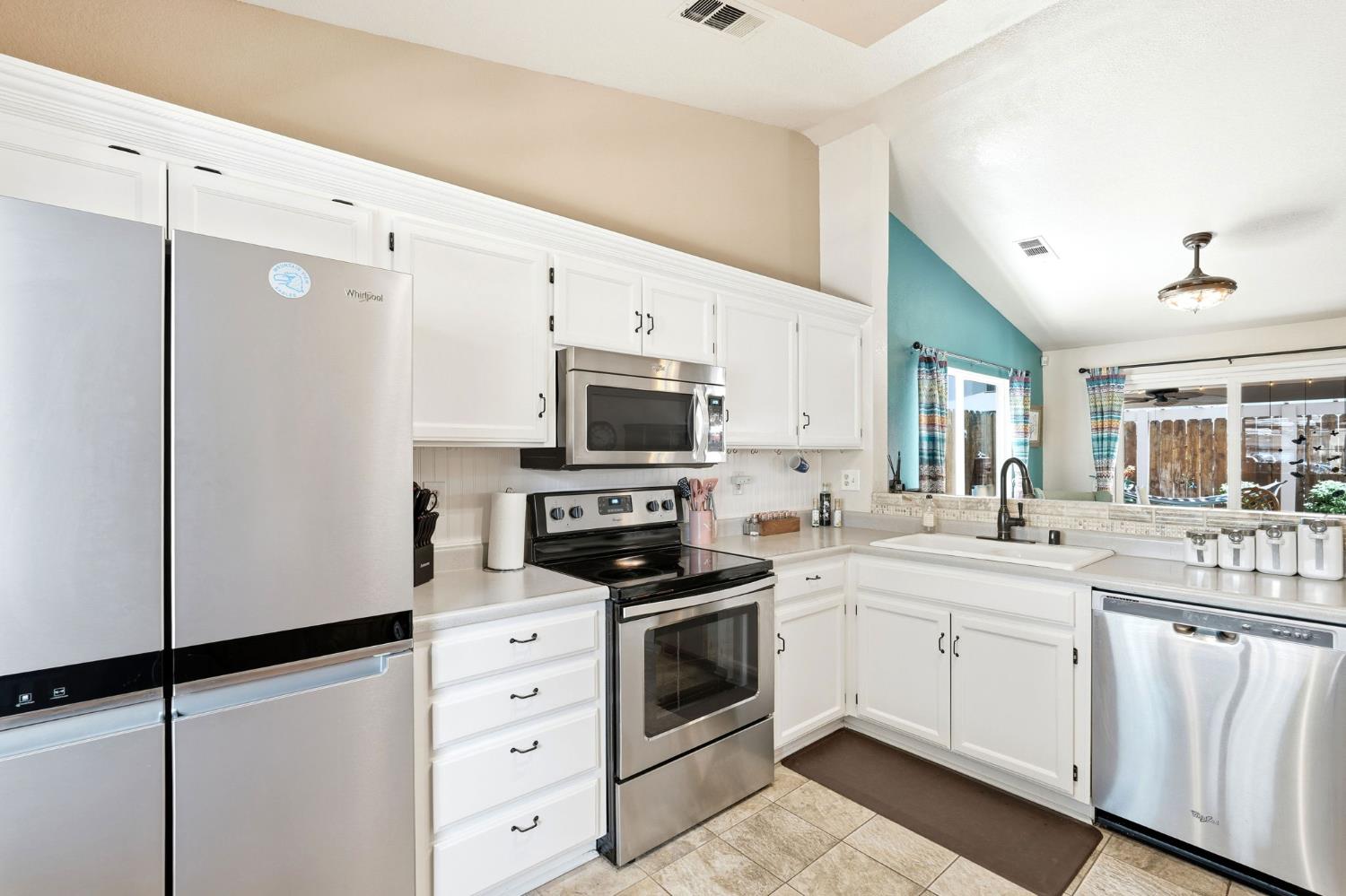 3720 Laurenburg Ave, Modesto, CA 95357