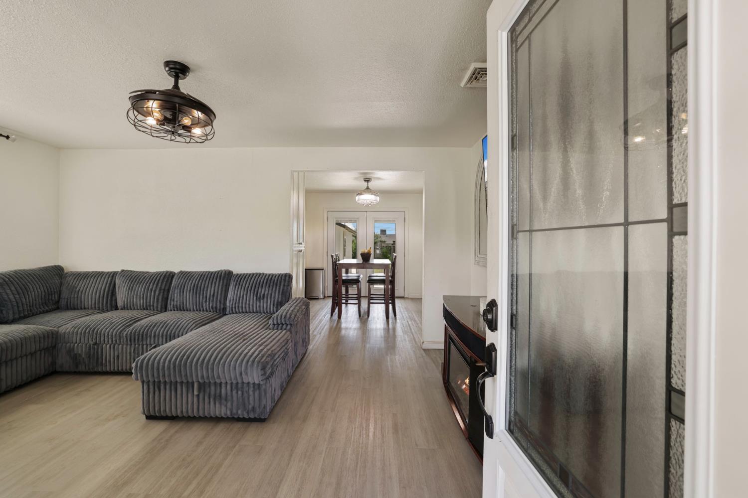 2660 Santa Fe St, Riverbank, CA 95367