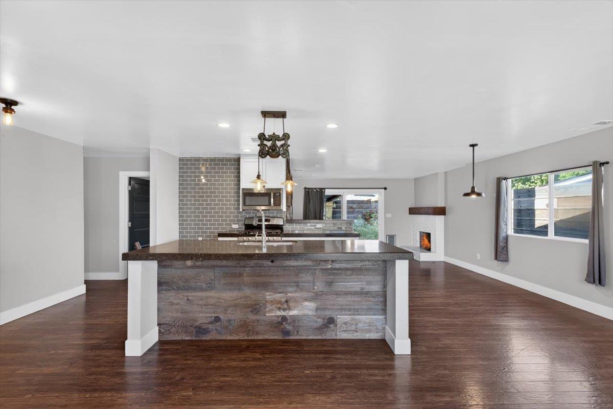 2424 Killarney Way, Modesto, CA 95355