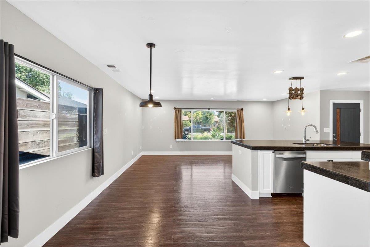 2424 Killarney Way, Modesto, CA 95355