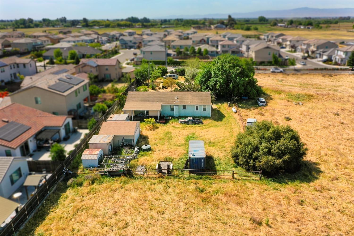 1957 W Woodward Ave, Manteca, CA 95337