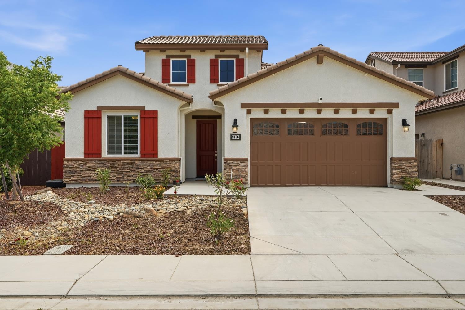 2466 Paramount Ln, Manteca, CA 95337