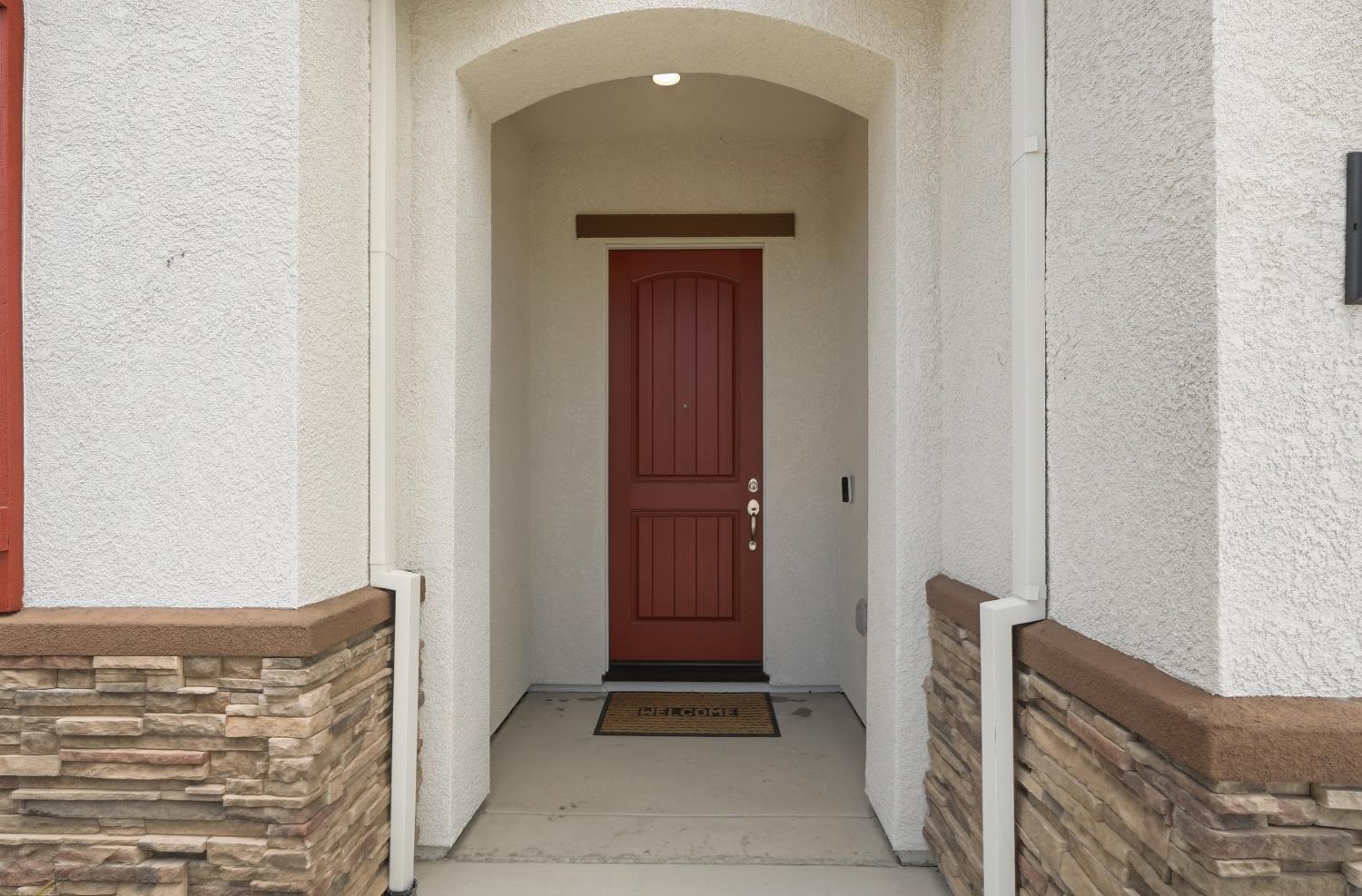 2466 Paramount Ln, Manteca, CA 95337