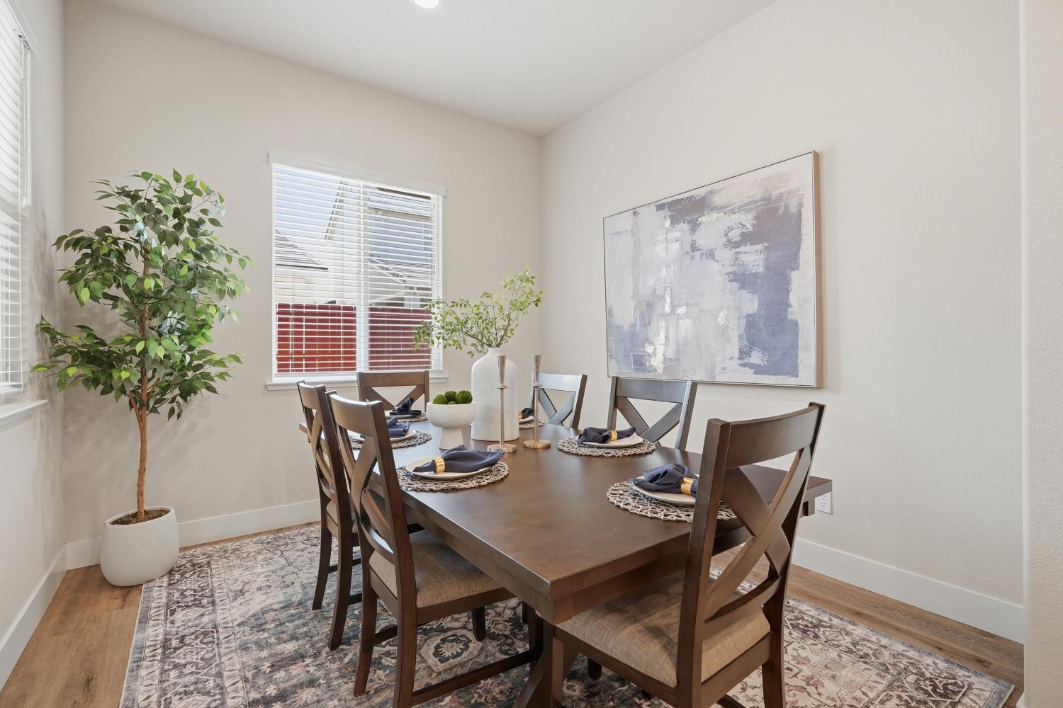 2466 Paramount Ln, Manteca, CA 95337