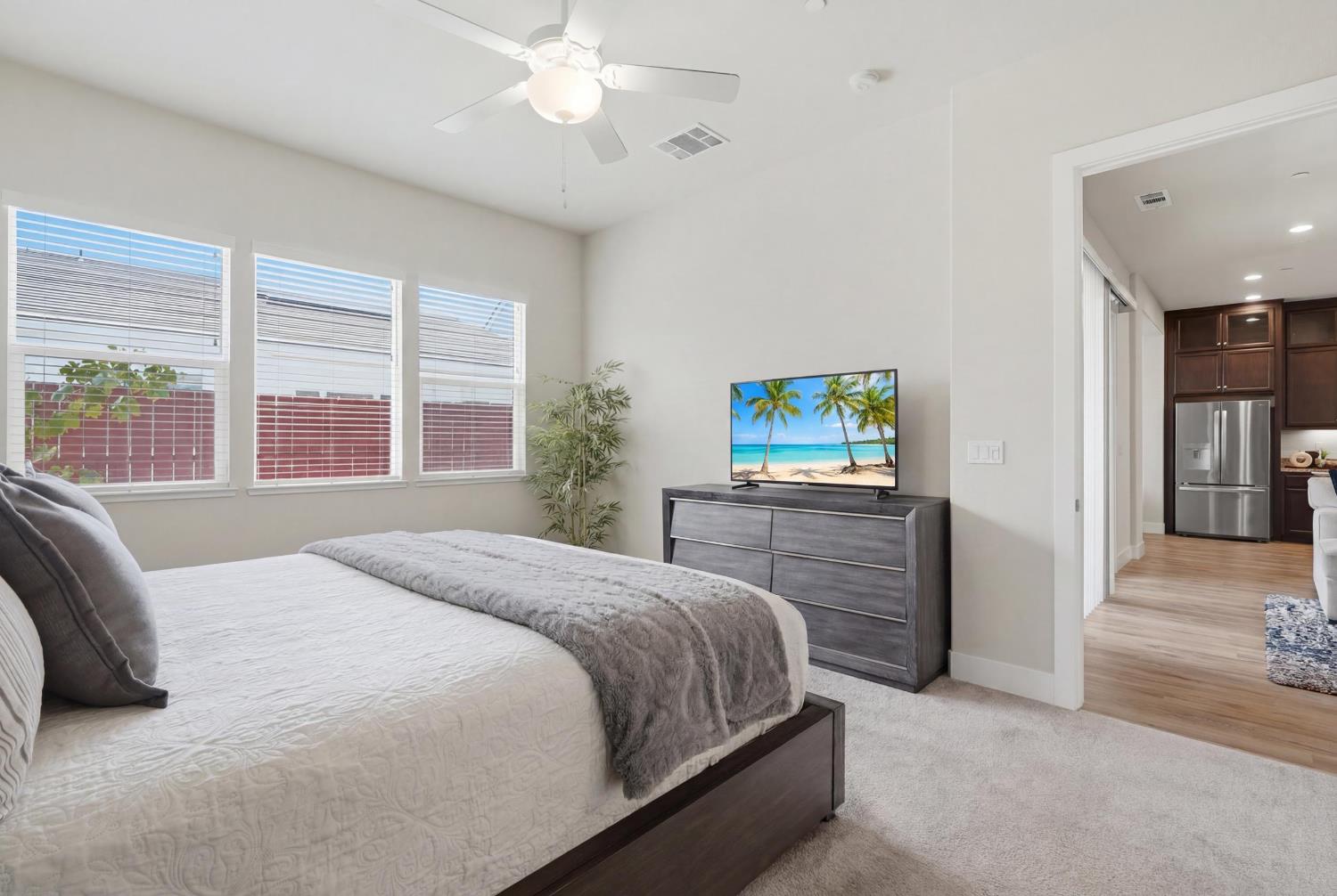 2466 Paramount Ln, Manteca, CA 95337