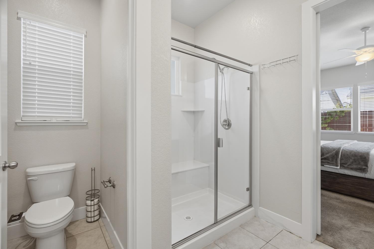 2466 Paramount Ln, Manteca, CA 95337