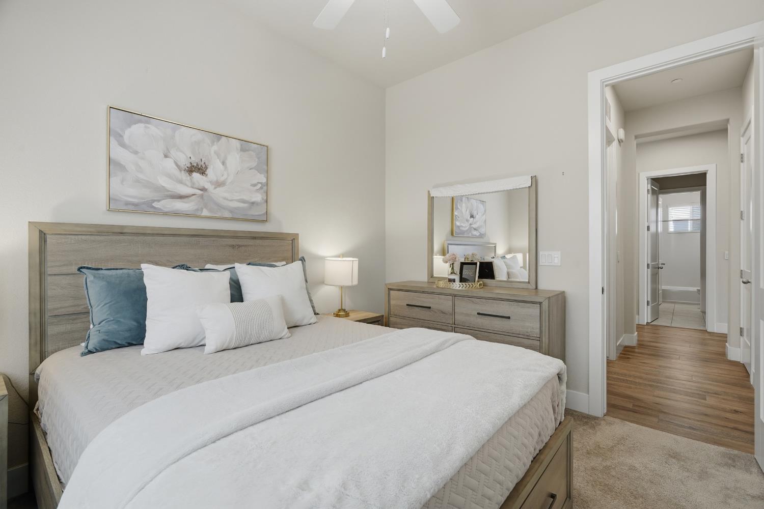 2466 Paramount Ln, Manteca, CA 95337