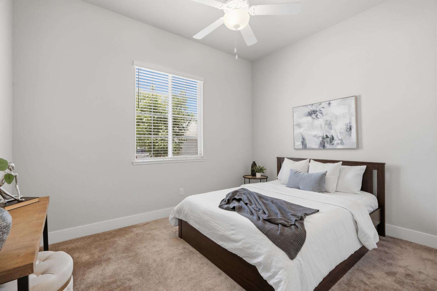2466 Paramount Ln, Manteca, CA 95337
