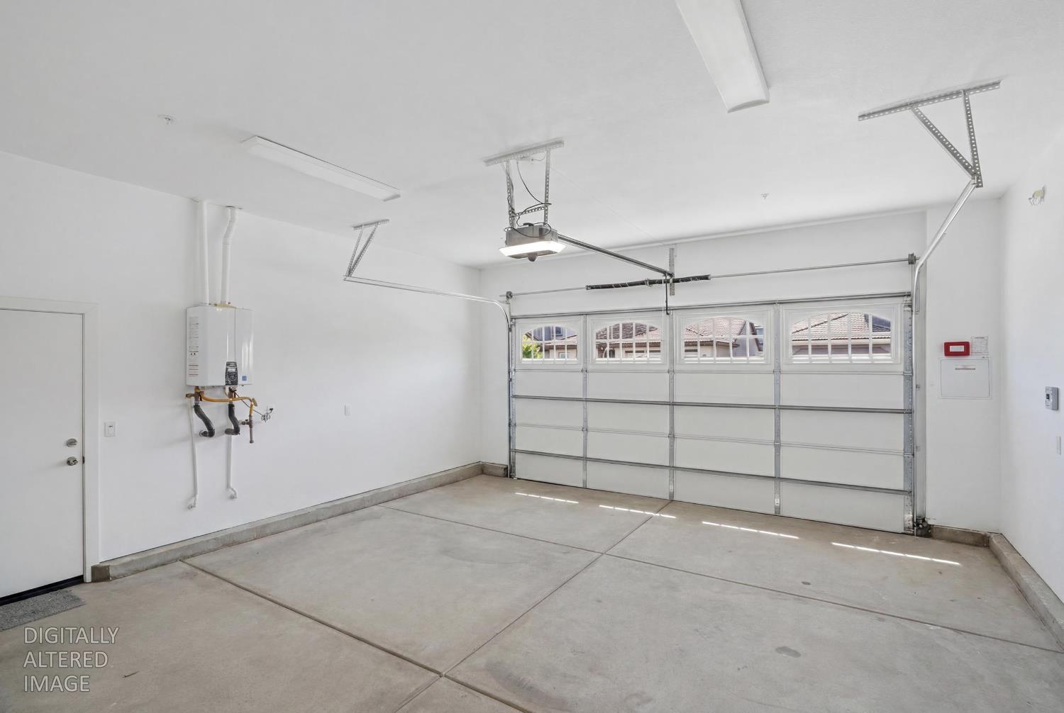 2466 Paramount Ln, Manteca, CA 95337