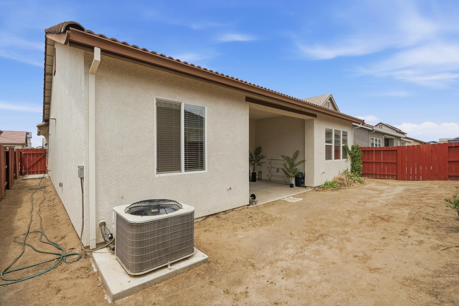 2466 Paramount Ln, Manteca, CA 95337