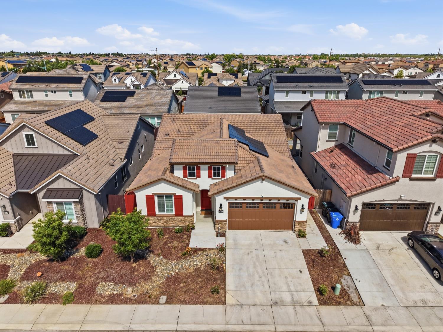 2466 Paramount Ln, Manteca, CA 95337