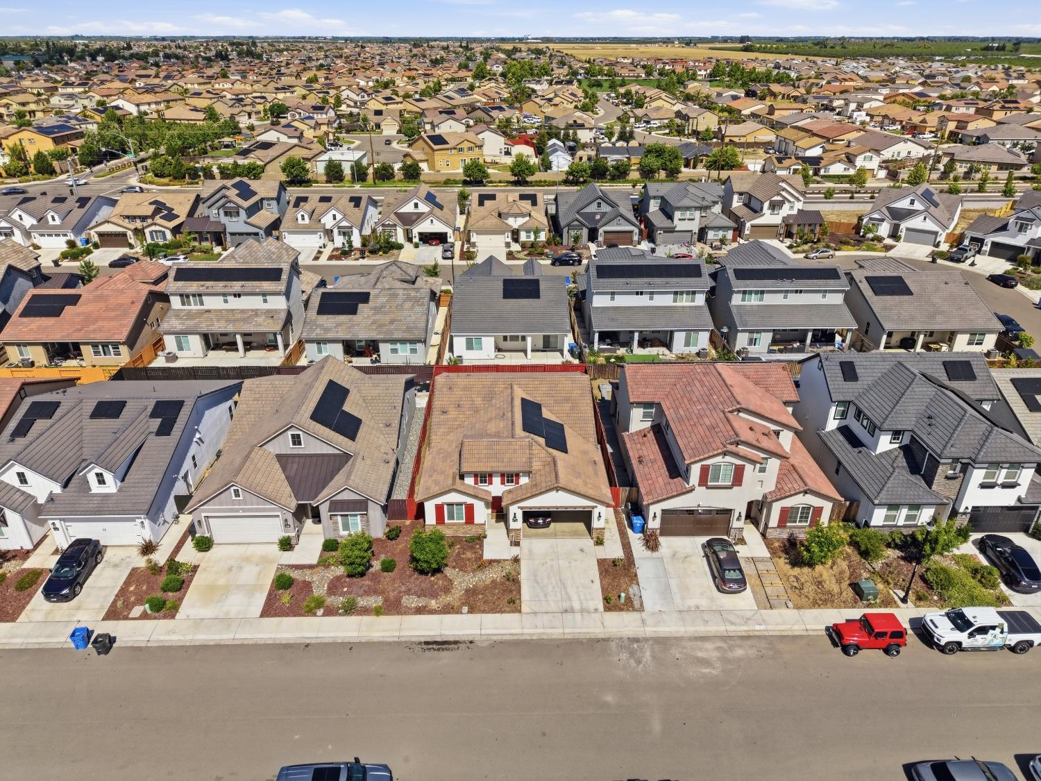 2466 Paramount Ln, Manteca, CA 95337