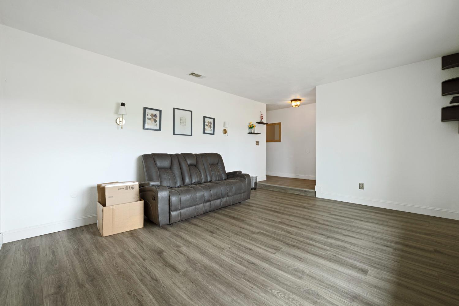 3225 Nightingale Dr, Modesto, CA 95356