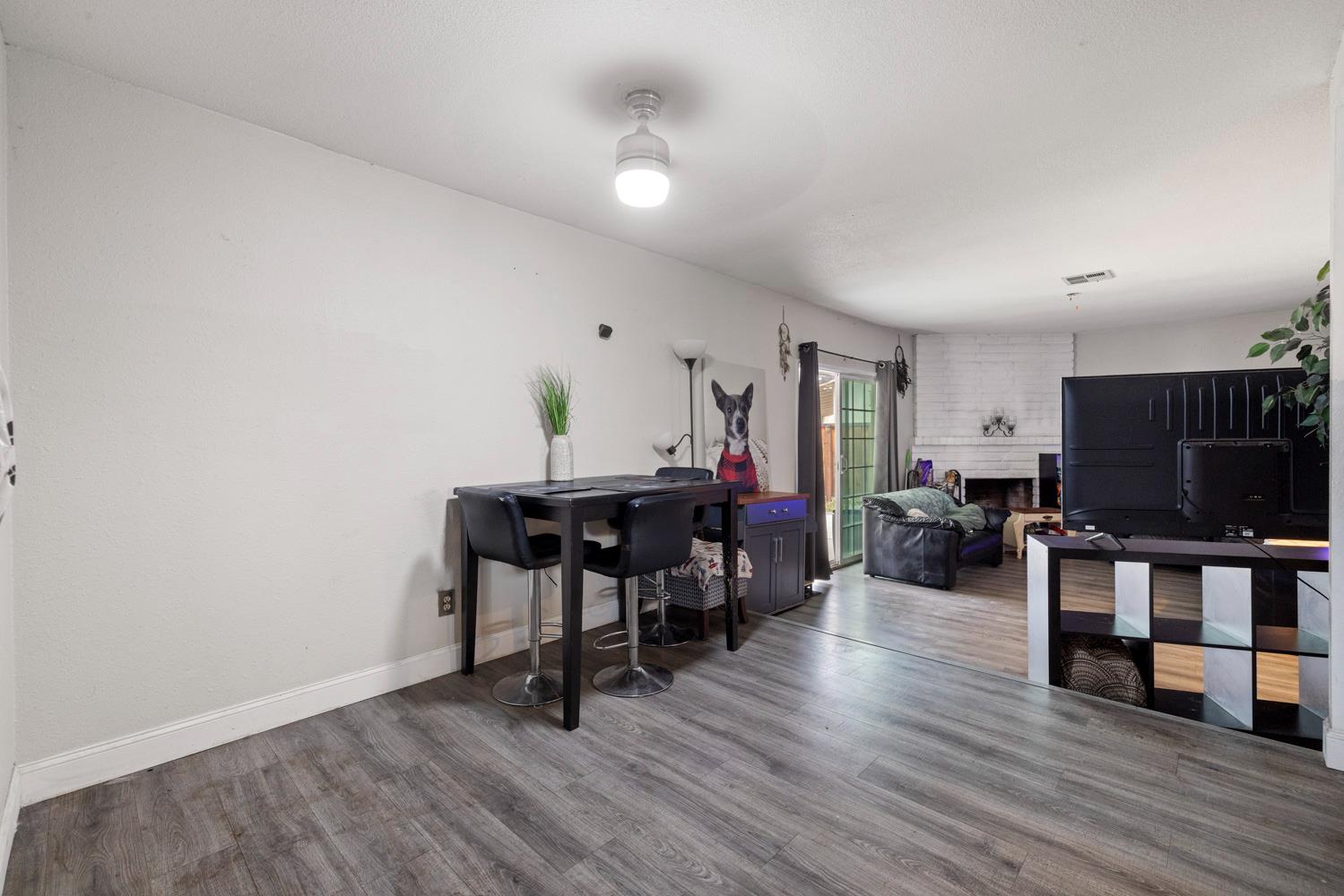 3225 Nightingale Dr, Modesto, CA 95356