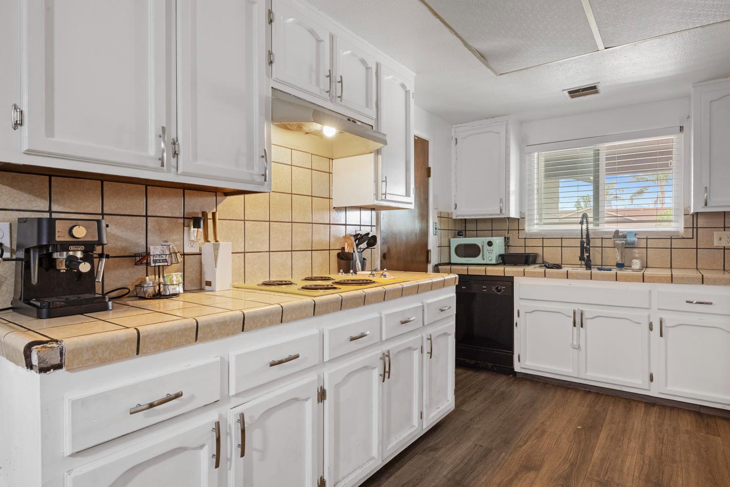 3225 Nightingale Dr, Modesto, CA 95356