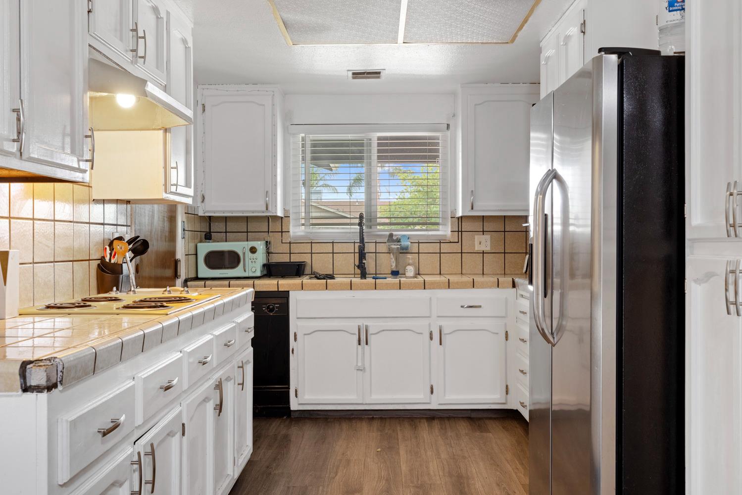 3225 Nightingale Dr, Modesto, CA 95356
