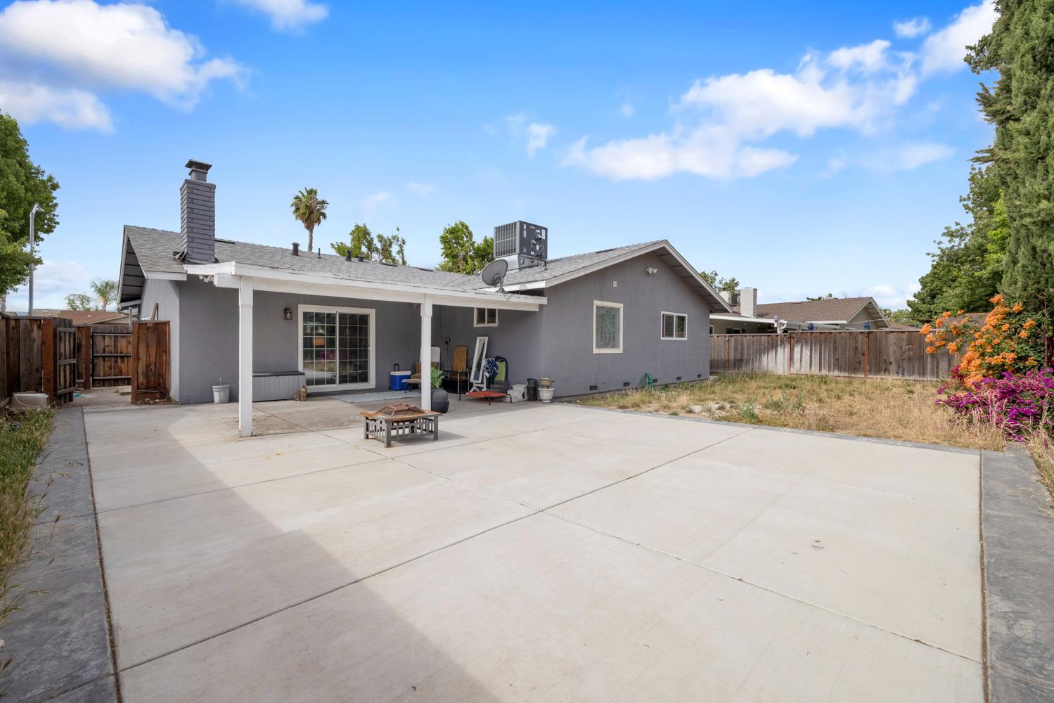 3225 Nightingale Dr, Modesto, CA 95356