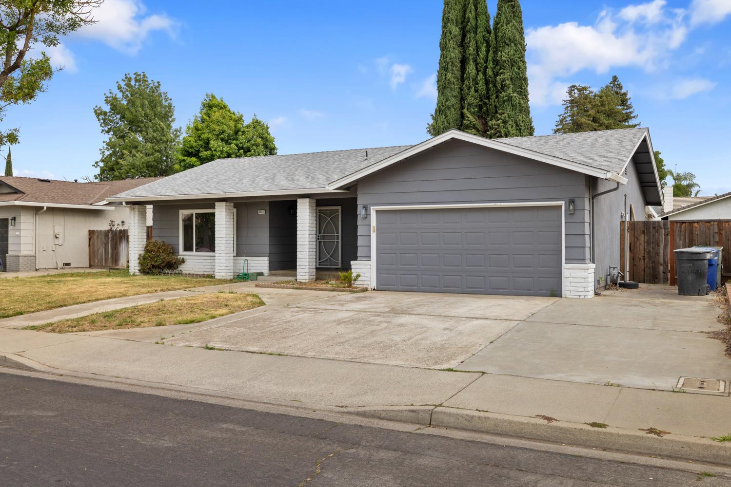 3225 Nightingale Dr, Modesto, CA 95356