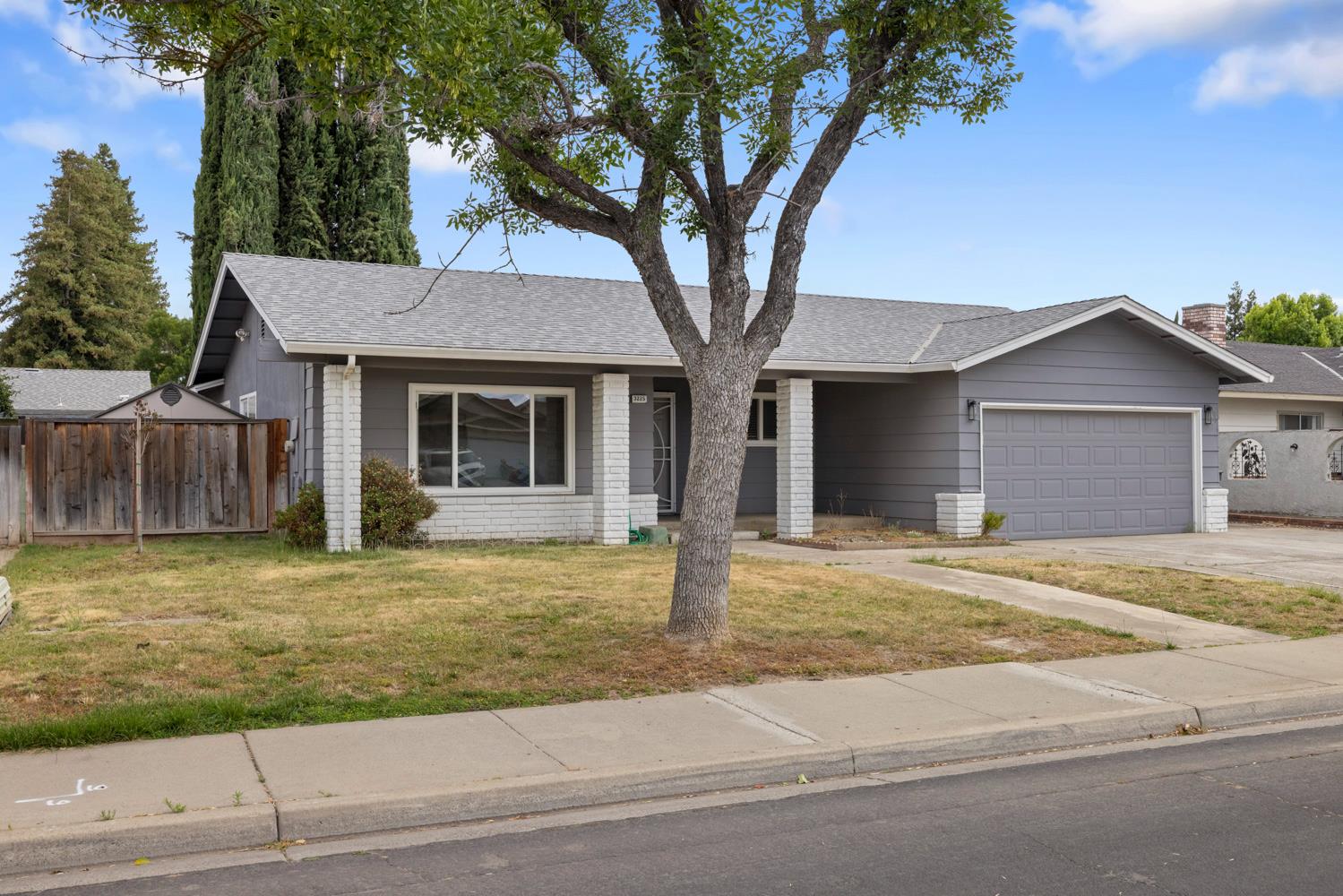 3225 Nightingale Dr, Modesto, CA 95356