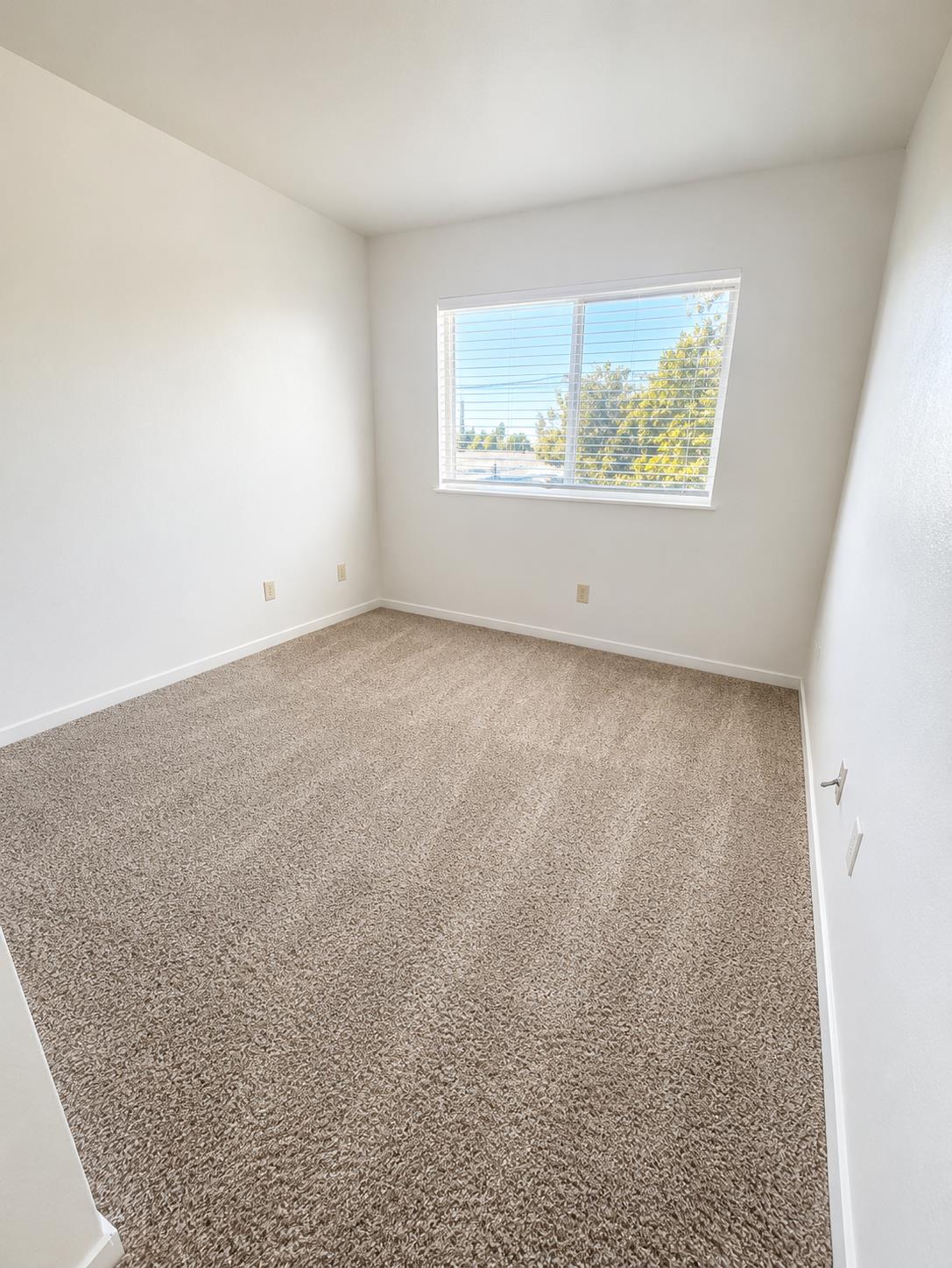 2109 Chrysler Dr, Modesto, CA 95350