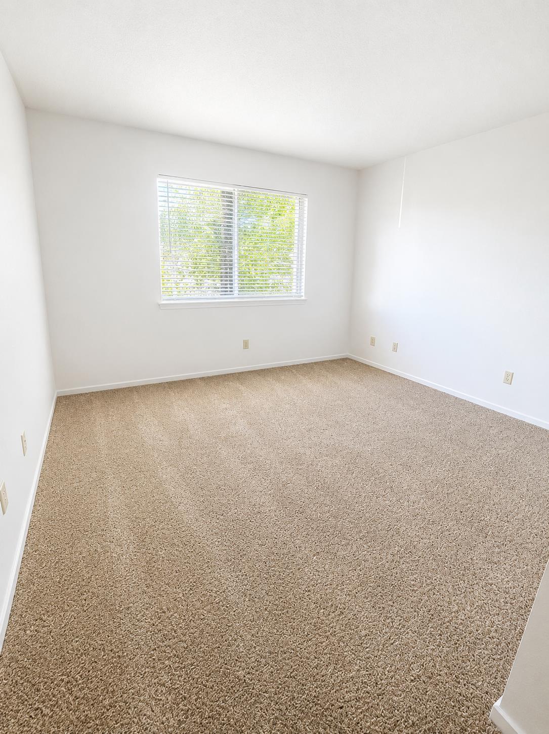 2109 Chrysler Dr, Modesto, CA 95350