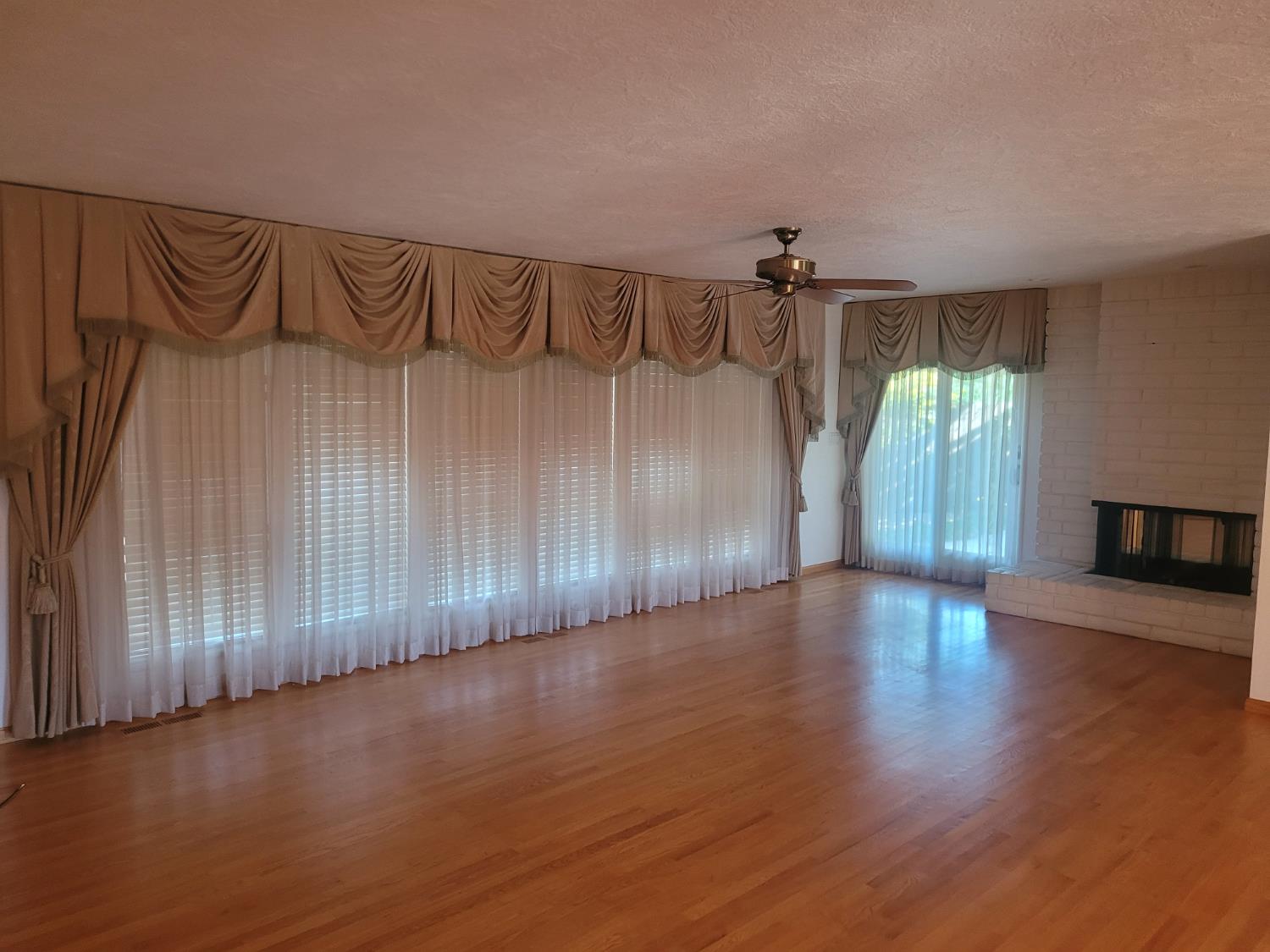 1677 Poplar St, Oakdale, CA 95361