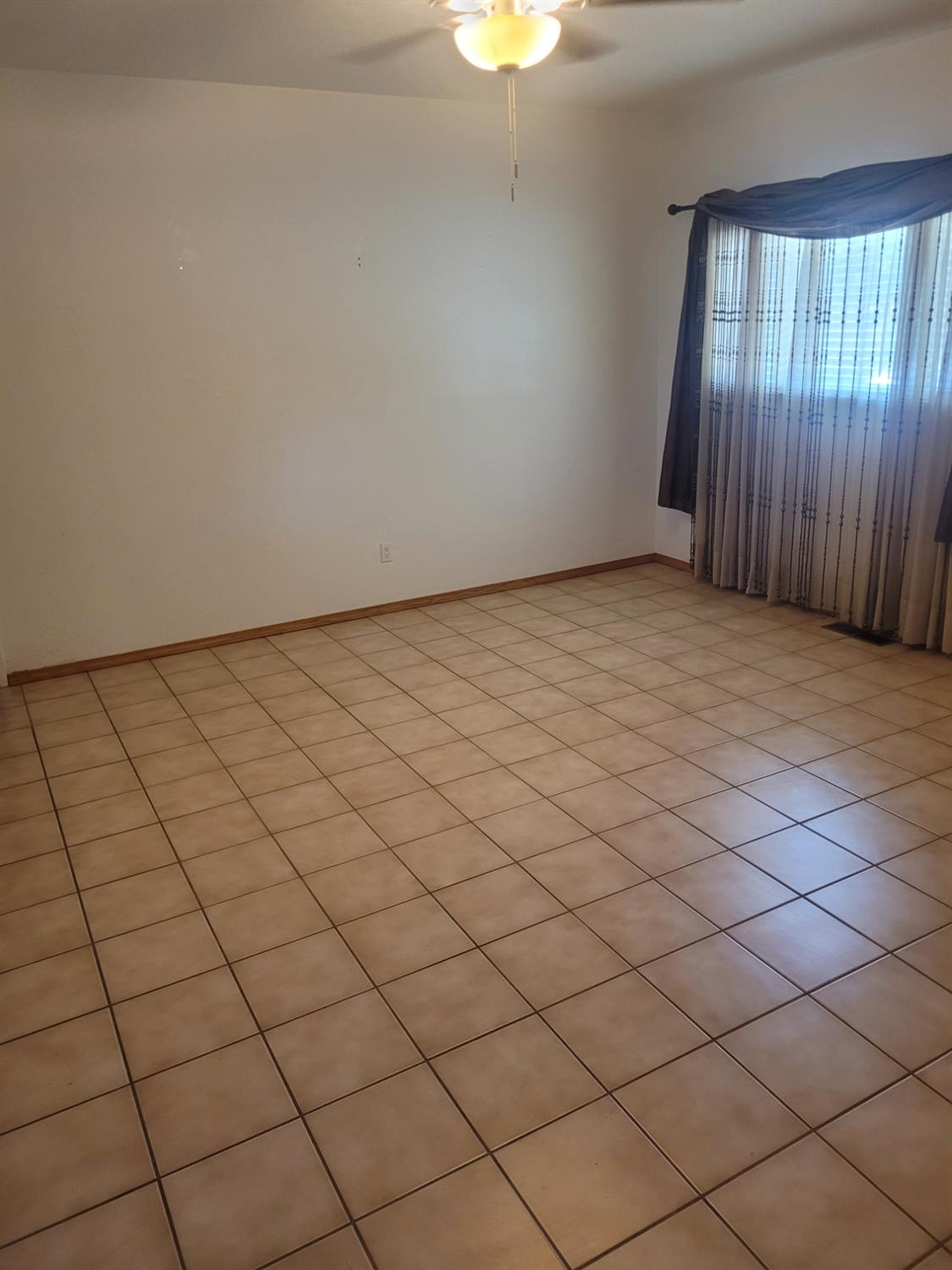 1677 Poplar St, Oakdale, CA 95361