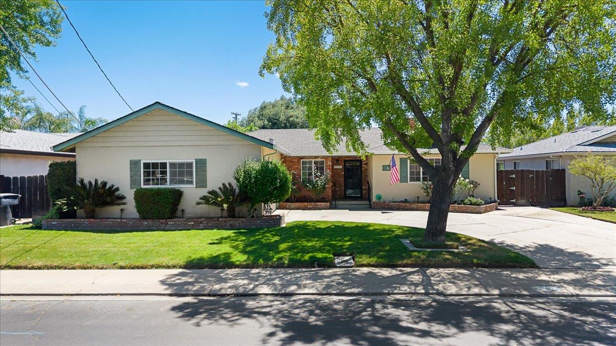 1718 Sandalwood Dr, Modesto, CA 95350