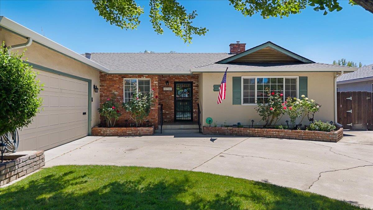 1718 Sandalwood Dr, Modesto, CA 95350
