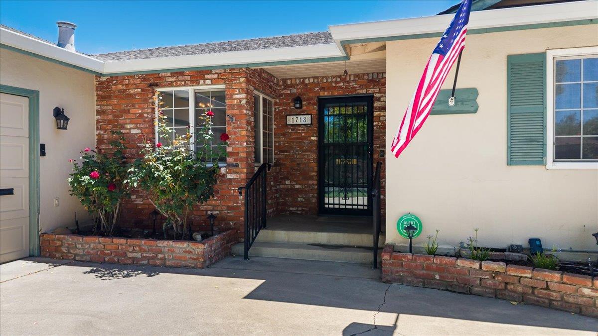 1718 Sandalwood Dr, Modesto, CA 95350