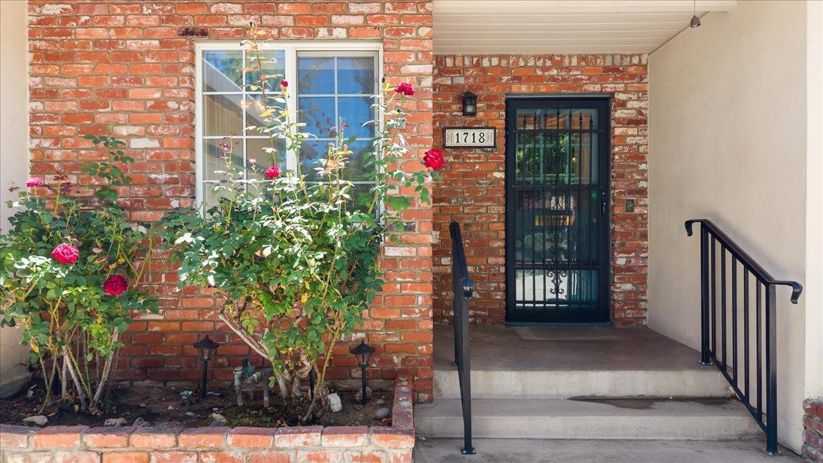 1718 Sandalwood Dr, Modesto, CA 95350