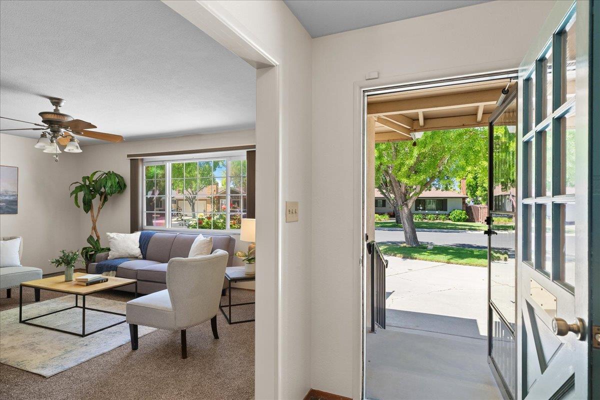 1718 Sandalwood Dr, Modesto, CA 95350