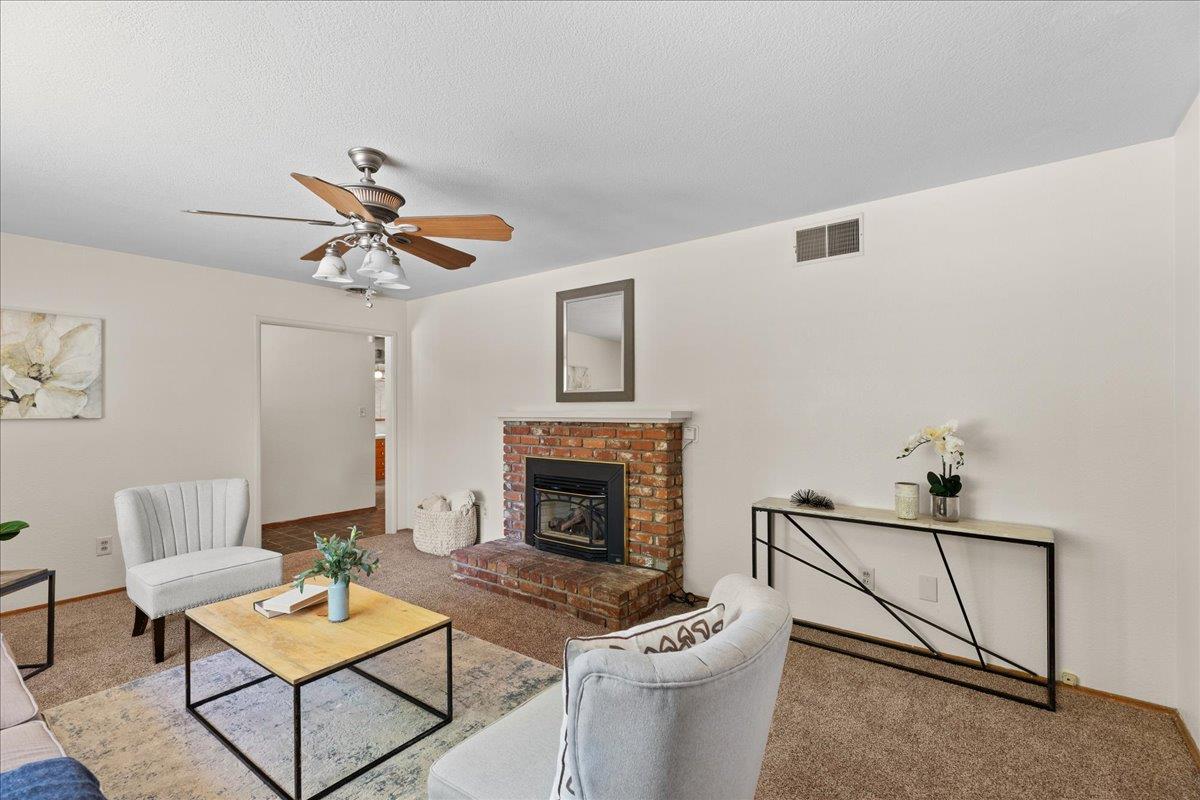 1718 Sandalwood Dr, Modesto, CA 95350