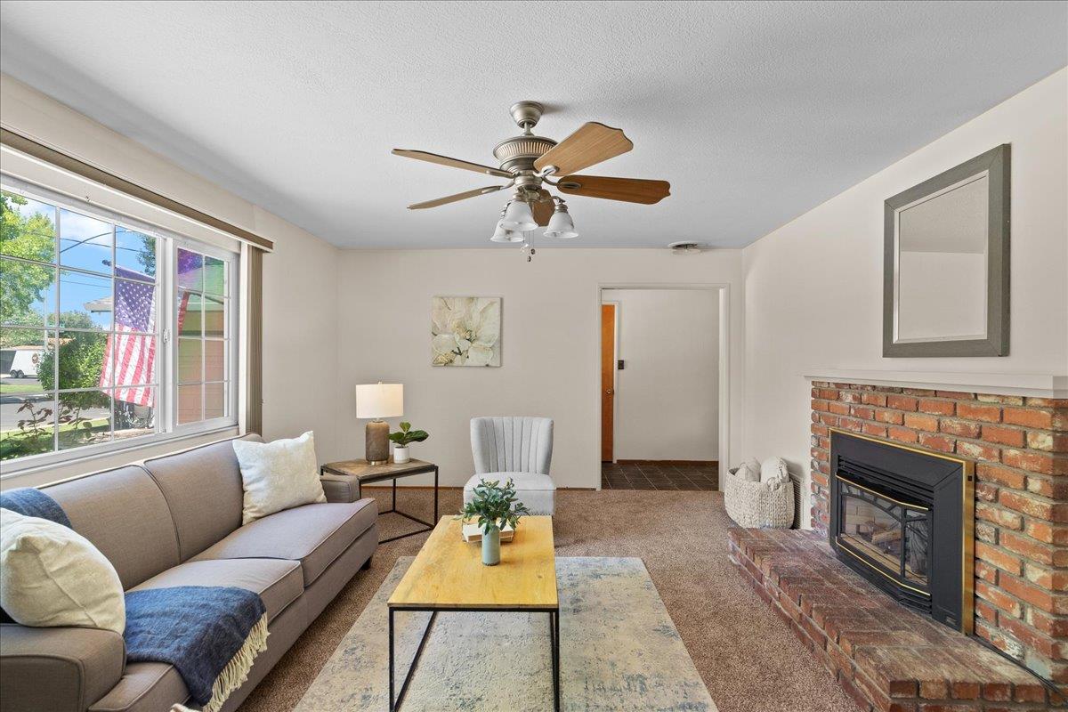 1718 Sandalwood Dr, Modesto, CA 95350
