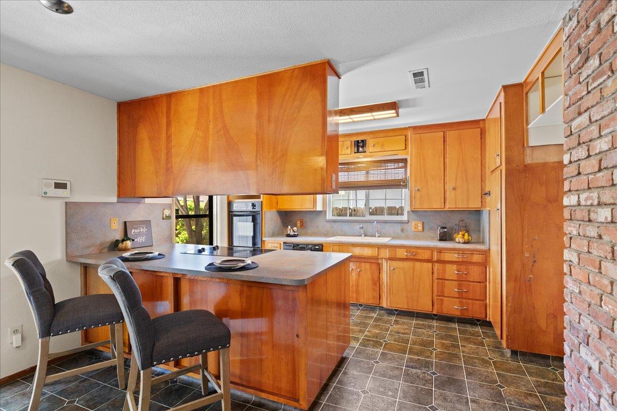 1718 Sandalwood Dr, Modesto, CA 95350