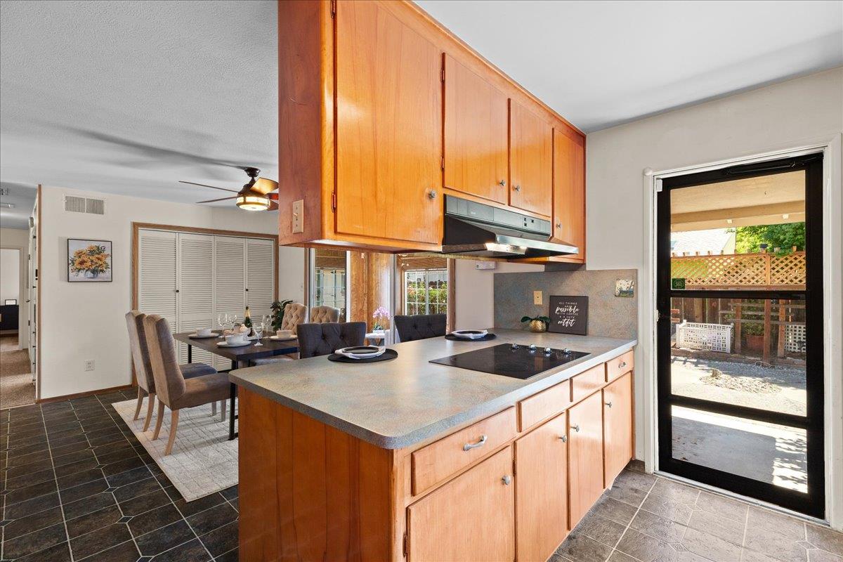 1718 Sandalwood Dr, Modesto, CA 95350