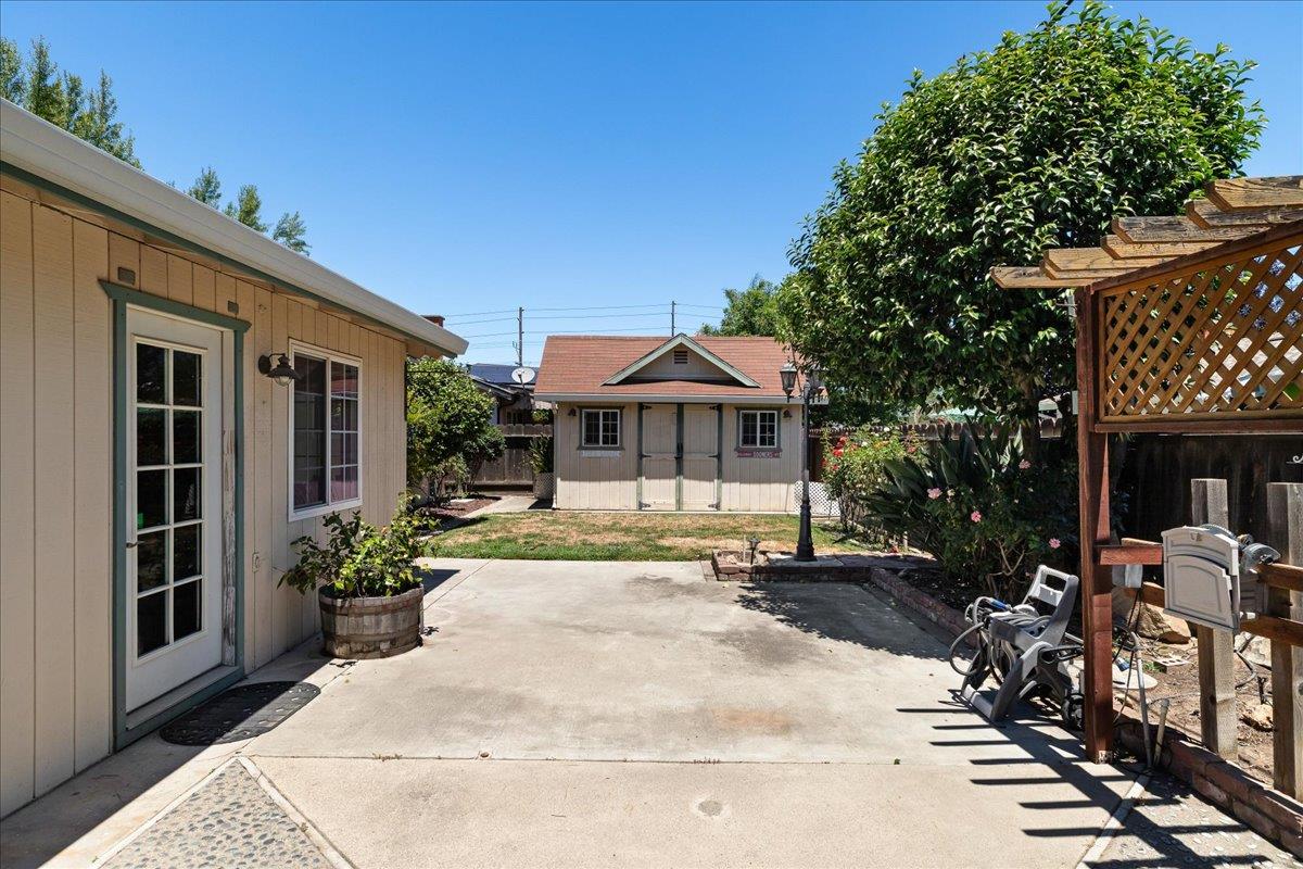 1718 Sandalwood Dr, Modesto, CA 95350